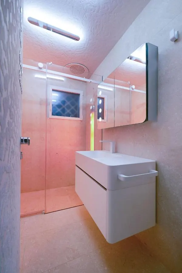 Holiday Home House Boat Medium By Interhome 圣特奥多罗 0*,  意大利